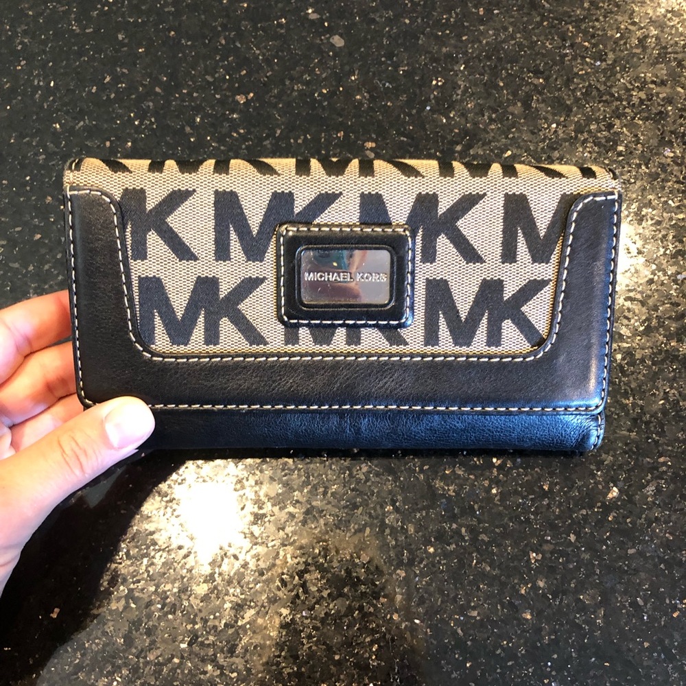 AUTHENTIC Michael Kors Wallet
